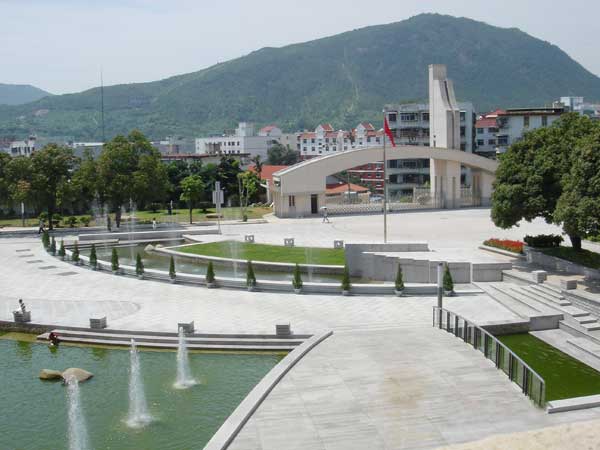 校本部文化广场